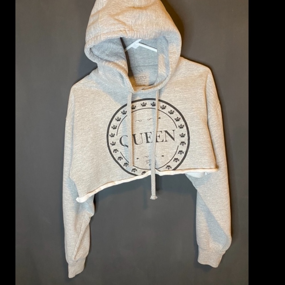 Cropped hoodie. Queen logo on the front.